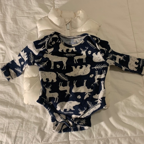 PACK OF 2 ITEMS Old Navy White Puffer Vest & Navy Blue Winter Onesie | 0-3M - Picture 2 of 11